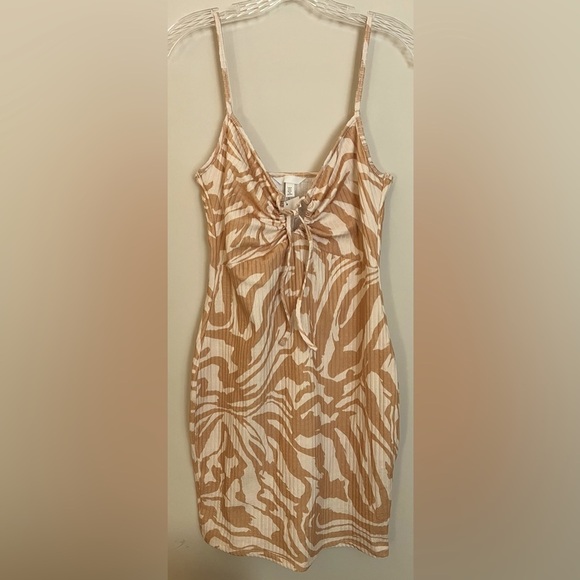 NWT H&M Women’s Ribbed Jersey Bodycon Dress, Short, Fitted, V-Neck; Size M - Picture 1 of 7